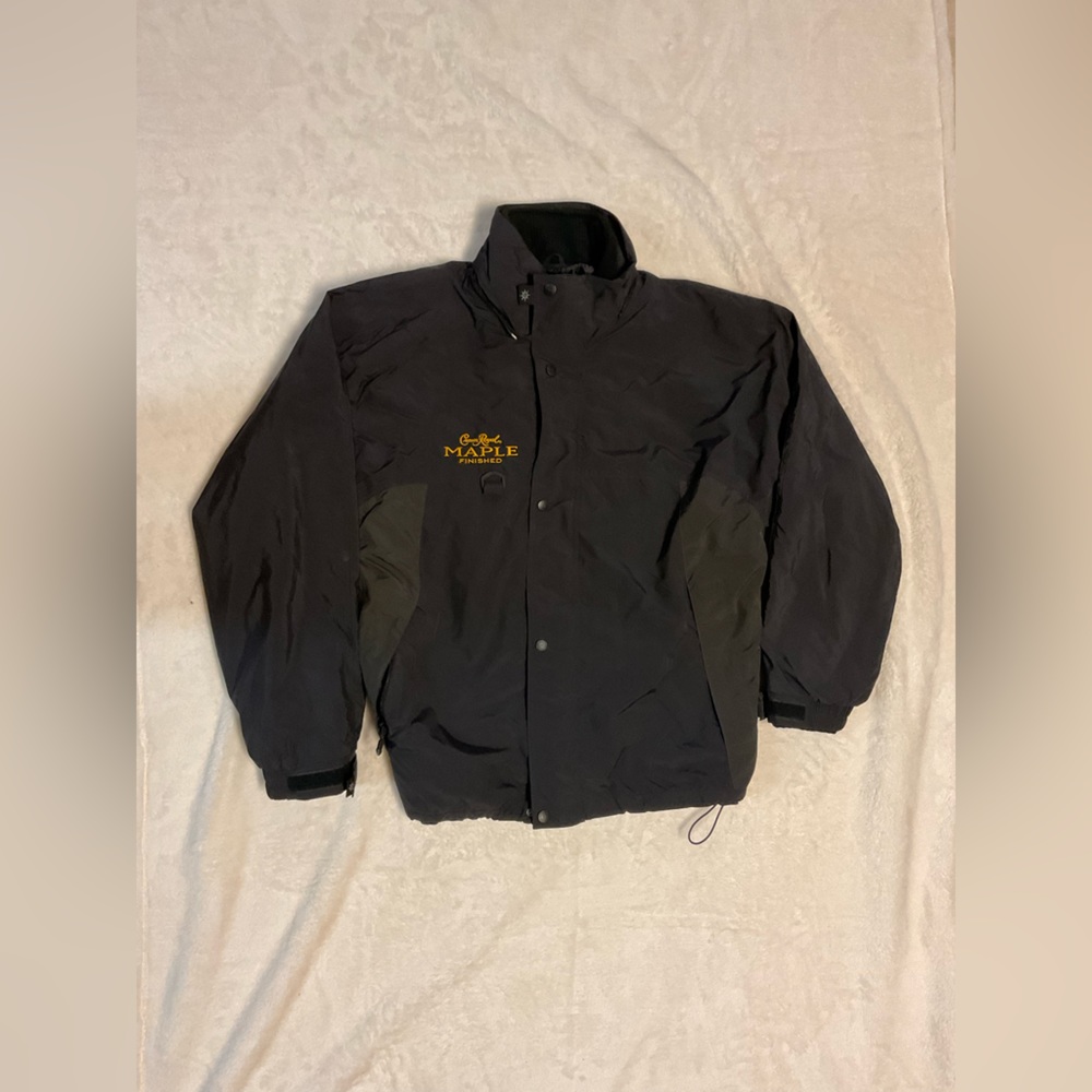 North End super warm size large coat. Like new! Crown Maple logo.